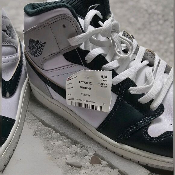 NWOT Air Jordan 1 Mid SE Men's Shoes. White/Green. Size 12 - Picture 3 of 5